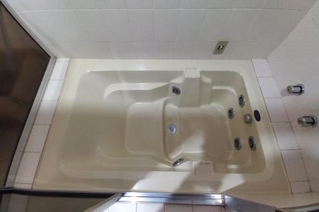 Casa à venda com 322m², 4 quartos e 2 vagas Casa à venda com 322m², 4 quartos e 2 vagasBanheiro da Suíte