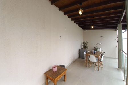 Casa à venda com 322m², 4 quartos e 2 vagas Casa à venda com 322m², 4 quartos e 2 vagasÁrea comum