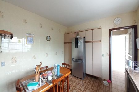 Casa à venda com 322m², 4 quartos e 2 vagas Casa à venda com 322m², 4 quartos e 2 vagasCozinha