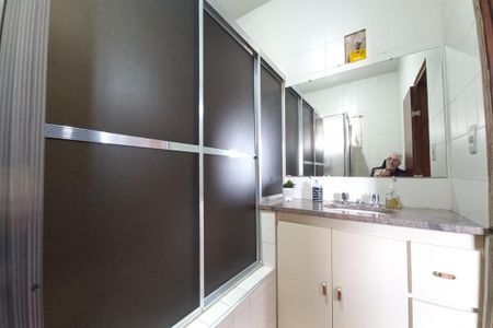 Casa à venda com 322m², 4 quartos e 2 vagas Casa à venda com 322m², 4 quartos e 2 vagasBanheiro da Suíte