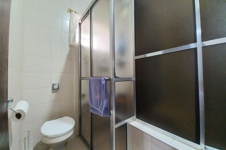 Casa à venda com 322m², 4 quartos e 2 vagas Casa à venda com 322m², 4 quartos e 2 vagasBanheiro da Suíte