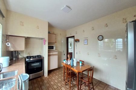 Casa à venda com 322m², 4 quartos e 2 vagas Casa à venda com 322m², 4 quartos e 2 vagasCozinha