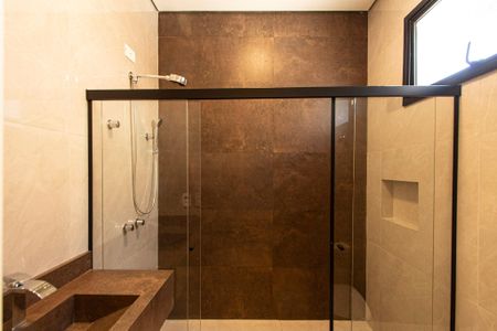 Casa de condomínio para alugar com 237m², 4 quartos e 6 vagasBanheiro Suíte 