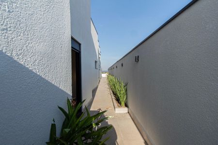 Casa de condomínio para alugar com 237m², 4 quartos e 6 vagasCorredor lateral Suítes