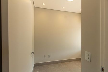 Casa de condomínio para alugar com 237m², 4 quartos e 6 vagasEscritório