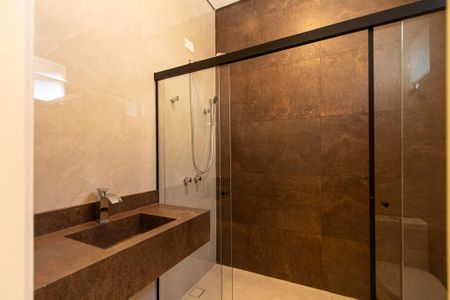 Casa de condomínio para alugar com 237m², 4 quartos e 6 vagasBanheiro Suíte 