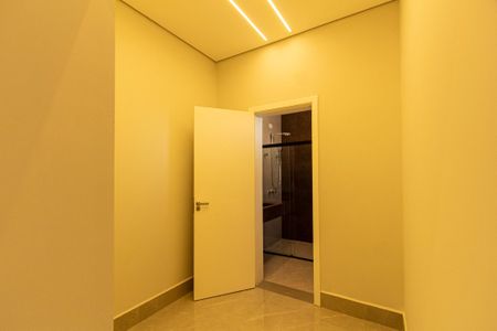 Casa de condomínio para alugar com 237m², 4 quartos e 6 vagasCloset Suíte 