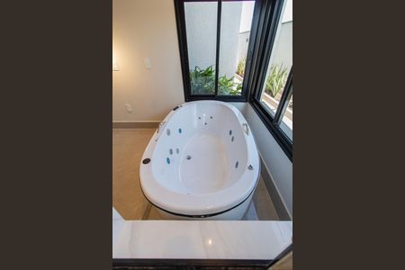 Casa de condomínio para alugar com 237m², 4 quartos e 6 vagasBanheiro Suíte 3