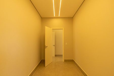 Casa de condomínio para alugar com 237m², 4 quartos e 6 vagasCloset Suíte 3