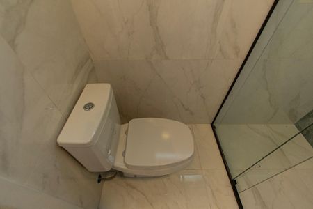 Casa de condomínio para alugar com 237m², 4 quartos e 6 vagasBanheiro Suíte 2