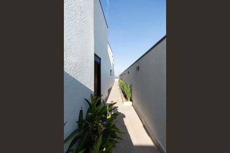 Casa de condomínio para alugar com 237m², 4 quartos e 6 vagasCorredor lateral Suítes