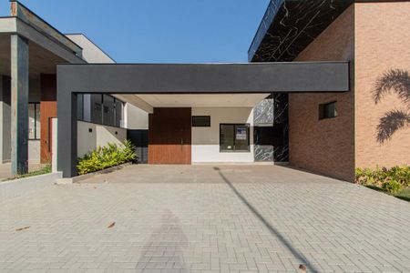 Casa de condomínio para alugar com 237m², 4 quartos e 6 vagasFachada 
