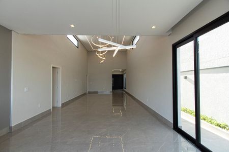 Casa de condomínio para alugar com 237m², 4 quartos e 6 vagasSala