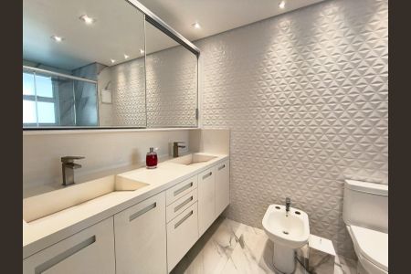 Apartamento à venda com 268m², 4 quartos e 4 vagasBanheiro da Suíte 2