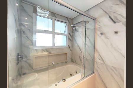 Apartamento à venda com 268m², 4 quartos e 4 vagasBanheiro da Suíte 2