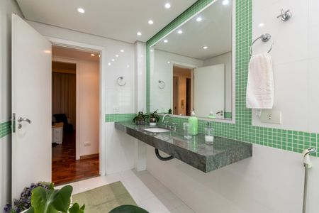 Apartamento à venda com 209m², 3 quartos e 2 vagas Apartamento à venda com 209m², 3 quartos e 2 vagasBanheiro 2