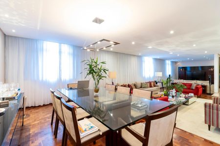 Apartamento à venda com 209m², 3 quartos e 2 vagas Apartamento à venda com 209m², 3 quartos e 2 vagasSala de Jantar