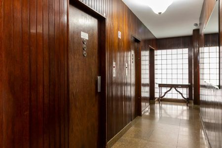 Apartamento à venda com 209m², 3 quartos e 2 vagas Apartamento à venda com 209m², 3 quartos e 2 vagasElevadores