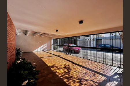 Casa à venda com 212m², 4 quartos e 4 vagas Casa à venda com 212m², 4 quartos e 4 vagasGaragem