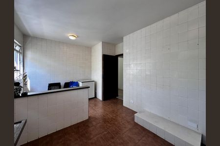 Casa à venda com 212m², 4 quartos e 4 vagas Casa à venda com 212m², 4 quartos e 4 vagasCozinha