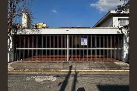 Casa à venda com 212m², 4 quartos e 4 vagas Casa à venda com 212m², 4 quartos e 4 vagasFachada