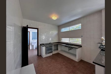 Casa à venda com 212m², 4 quartos e 4 vagas Casa à venda com 212m², 4 quartos e 4 vagasCozinha