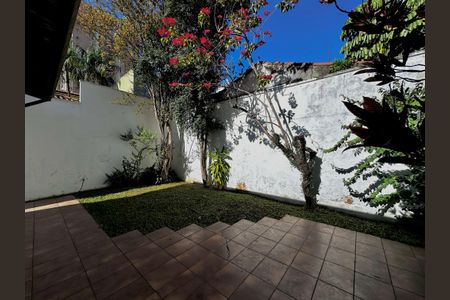 Casa à venda com 212m², 4 quartos e 4 vagas Casa à venda com 212m², 4 quartos e 4 vagasÁrea comum