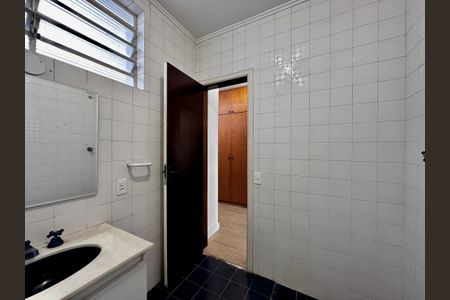 Casa à venda com 212m², 4 quartos e 4 vagas Casa à venda com 212m², 4 quartos e 4 vagasBanheiro Social