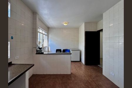 Casa à venda com 212m², 4 quartos e 4 vagas Casa à venda com 212m², 4 quartos e 4 vagasCozinha