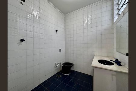 Casa à venda com 212m², 4 quartos e 4 vagas Casa à venda com 212m², 4 quartos e 4 vagasBanheiro Social