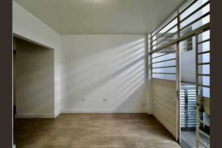 Casa à venda com 212m², 4 quartos e 4 vagas Casa à venda com 212m², 4 quartos e 4 vagasSala