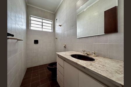 Casa à venda com 212m², 4 quartos e 4 vagas Casa à venda com 212m², 4 quartos e 4 vagasBanheiro Suíte 2