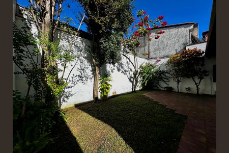 Casa à venda com 212m², 4 quartos e 4 vagas Casa à venda com 212m², 4 quartos e 4 vagasÁrea comum