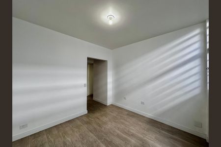 Casa à venda com 212m², 4 quartos e 4 vagas Casa à venda com 212m², 4 quartos e 4 vagasSala