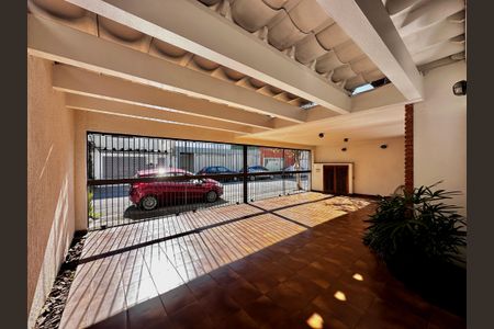 Casa à venda com 212m², 4 quartos e 4 vagas Casa à venda com 212m², 4 quartos e 4 vagasGaragem