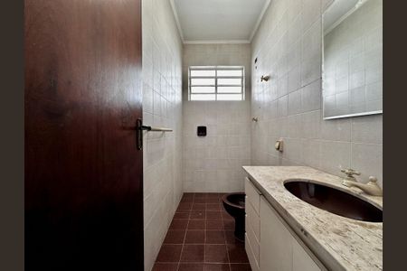 Casa à venda com 212m², 4 quartos e 4 vagas Casa à venda com 212m², 4 quartos e 4 vagasBanheiro Suíte 2