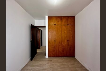 Casa à venda com 212m², 4 quartos e 4 vagas Casa à venda com 212m², 4 quartos e 4 vagasQuarto 2