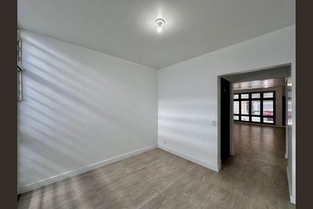 Casa à venda com 212m², 4 quartos e 4 vagas Casa à venda com 212m², 4 quartos e 4 vagasSala