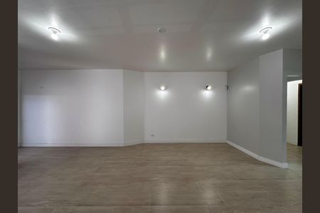 Casa à venda com 212m², 4 quartos e 4 vagas Casa à venda com 212m², 4 quartos e 4 vagasSala