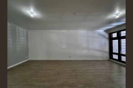 Casa à venda com 212m², 4 quartos e 4 vagas Casa à venda com 212m², 4 quartos e 4 vagasSala