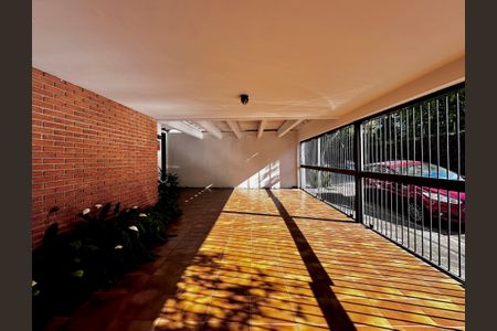 Casa à venda com 212m², 4 quartos e 4 vagas Casa à venda com 212m², 4 quartos e 4 vagasGaragem