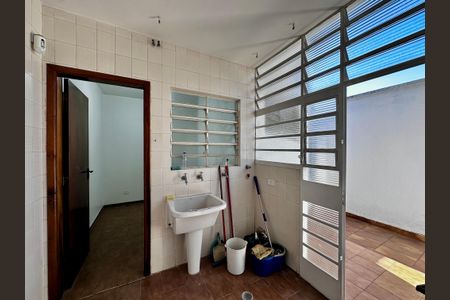 Casa à venda com 212m², 4 quartos e 4 vagas Casa à venda com 212m², 4 quartos e 4 vagasÁrea de Serviço