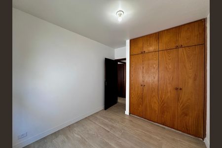 Casa à venda com 212m², 4 quartos e 4 vagas Casa à venda com 212m², 4 quartos e 4 vagasQuarto 2