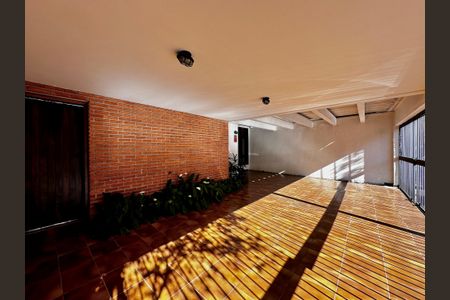 Casa à venda com 212m², 4 quartos e 4 vagas Casa à venda com 212m², 4 quartos e 4 vagasGaragem