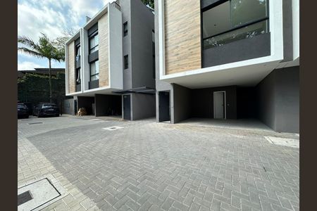 Casa à venda com 250m², 3 quartos e 3 vagas Casa à venda com 250m², 3 quartos e 3 vagasFoto 01