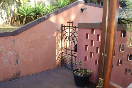 Casa de condomínio para alugar com 323m², 4 quartos e 5 vagasVaranda da Suíte 2