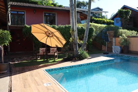 Casa de condomínio para alugar com 323m², 4 quartos e 5 vagasÁrea Externa