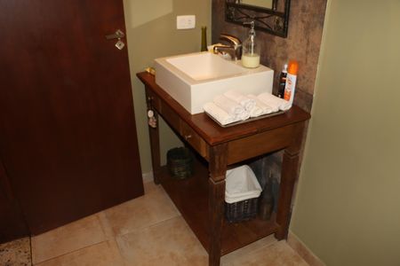 Casa de condomínio para alugar com 323m², 4 quartos e 5 vagasLavabo