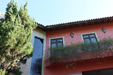 Casa de condomínio para alugar com 323m², 4 quartos e 5 vagasFachada