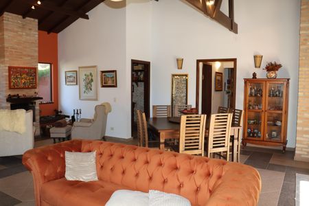 Casa de condomínio para alugar com 323m², 4 quartos e 5 vagasSala